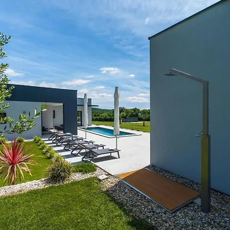 Valinka Design Villa